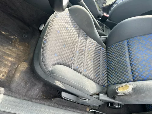 Q828 Audi A3 8L Sitz vorne links Fahrersitz 2/3-Türer vorn schwarz blau (177185)