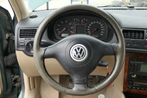 Q934 VW Golf 4 Bora Lenkrad 3 Speichen - abgenutzt