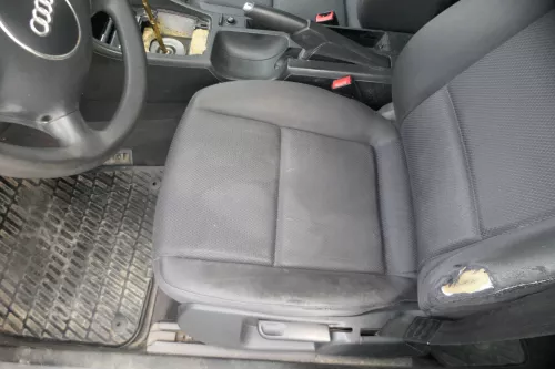 Q951 Audi A4 8E B6 auch Kombi Sitz vorne links Fahrersitz 4/5-Türer  Sitzheizung (181409)