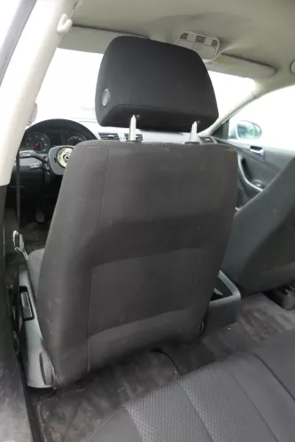 Q893 VW Passat 3C auch Kombi Sitz vorne links Fahrersitz Sitzgestell schwarz (183110)