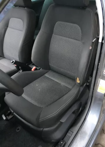 Q899 Fabia 6Y Sitz vorne links Fahrersitz Sitze vorn Sitzheizung SHZ Sportsitz