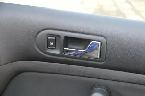 VW Golf 4 2/3-Türer Türverkleidung Verkleidung Tür vorne rechts schwarz Griff (201747)