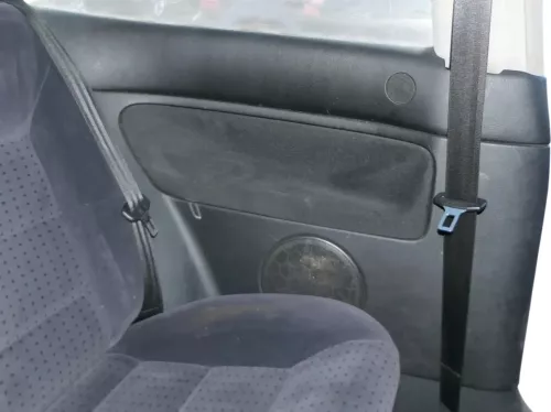 1x VW Golf 4 1J 2/3-Türer Verkleidung Seite hinten links schwarz Lautsprecher