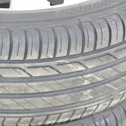 4x Q2 Alufelgen Reifen Felgen 215/55 R17 94V 6,5mm 81A601025C NEUWAGEN Sommer (201837)