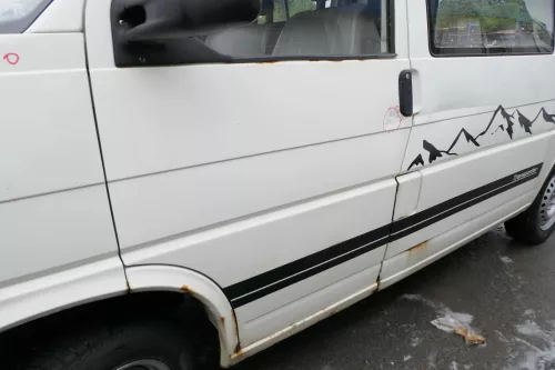 VW T4 Tür vorne links Fahrertür Caravelle Multiavan weiß R902 -ohne Anbaute (177139)