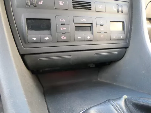 Audi A6 4B Aschenbecher vorne 4B0857951AL / AK Ascher