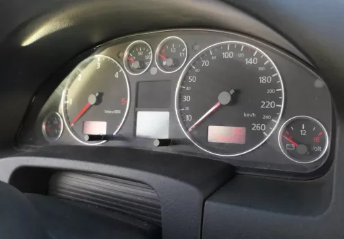 Audi A6 4B Tacho Tachometer Kombiinstrument 352.000km 4B0920900Q 2,5 TDI Quattro (202052)