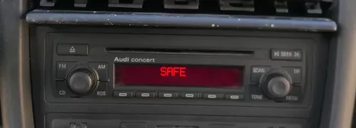 Audi A3 8L Radio CD Player Original concert 4B0035186P mit Code