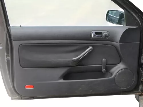 1x Golf 4 Bora Türverkleidung Verkleidung Tür vorne links 2/3-Türer schwarz Grif