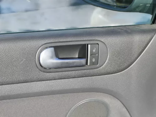 VW Golf Plus 5M 1x Türverkleidung Verkleidung Tür vorne links schwarz /anthrazit (202089)