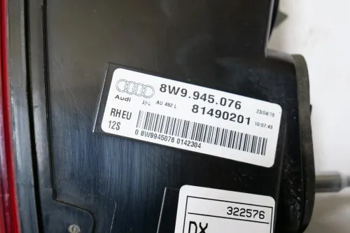 Audi A4 8W Avant Kombi hinten rechts 8W9945076 Rückleuchte innen (200801)