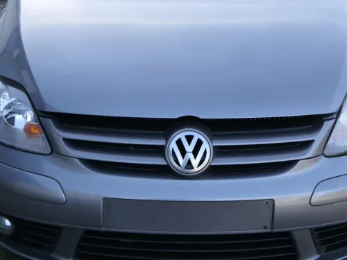 VW Golf Plus 5M Grill Kühlergrill VW Zeichen Logo grau LA7T bis ca. 2009