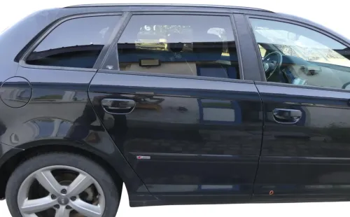 Audi A3 8P 4/5-Türer Tür hinten rechts Rahmen Türblatt schwarz LZ9Y Sportback