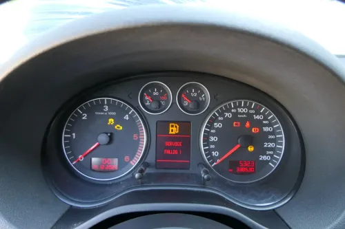 Audi A3 8P Tacho Tachometer Kombiinstrument 8P0920931E 1.9 Diesel TDI 338.000km