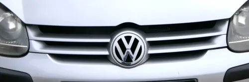 VW Golf 5 Grill Kühlergrill VW Zeichen Logo silber LA7W