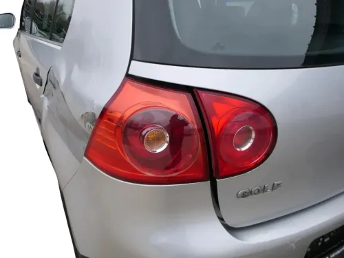 VW Golf 5 V Heckklappe hinten Kofferraumklappe mit Scheibe silber grau LA7W Sil (202242)