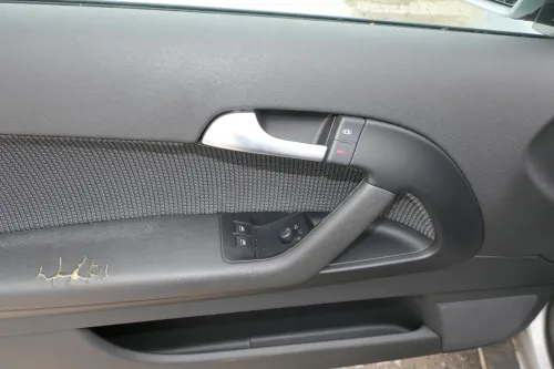 1x Audi A3 8P Türverkleidung Verkleidung Tür vorne links schwarz 2/3-Türer Griff (202435)