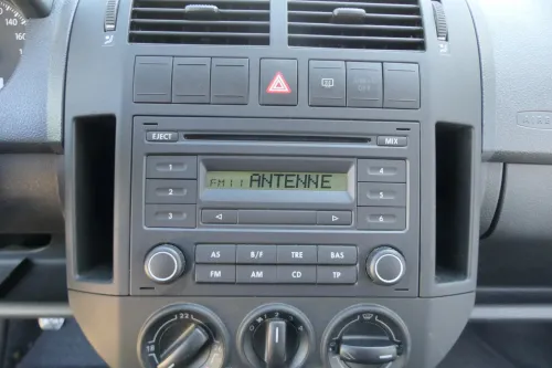 VW Polo 9N Mittelkonsole Verkleidung um Radio schwarz 6Q0858069AD /T (202673)